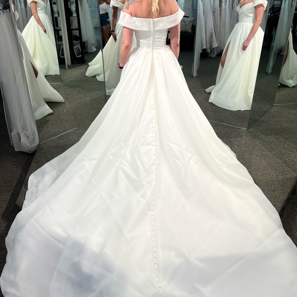 Allure Bridal Wedding dress - Picture 5 of 6